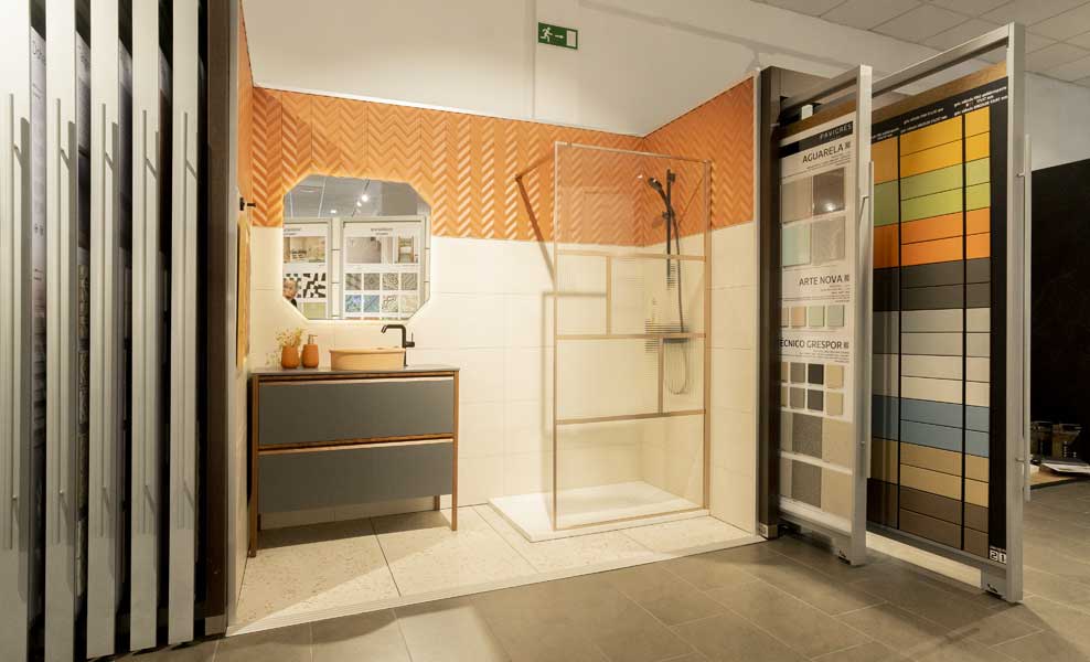 Jomasa exposición muebles baño gijón Asturias